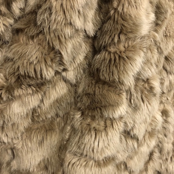 SOLD * FOREVER 21 Teddy Bear Vest - Picture 6 of 8